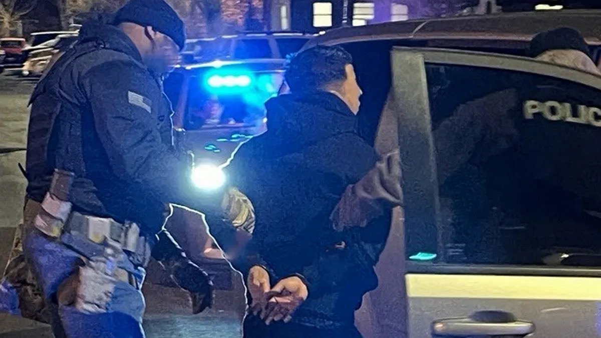 TJVNEWS's tweet image. Trump Campaign Releases Video Highlighting Illegal Alien Crimes Ahead of Border Visit - breitbart.com/politics/2024/…. @realDonaldTrump #BorderCrisis #illegalaliens #migrantcrime Follow the TJNEWS WHATSAPP GROUP 🔗 whatsapp.com/channel/0029Va… TELEGRAM 🔗 t.me/tjvnews