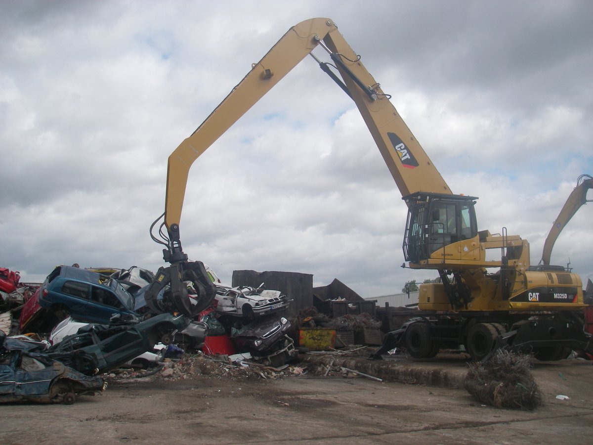 FinningNews's tweet image. Today we&apos;re heading back to 2010, when we were at Hull Ports with Morley Waste, watching their Cat® M325Ds in action.

#waste #materialhandler #tbt #togetherforgenerations #finningukireland #caterpillar
