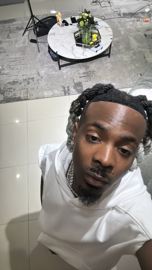 YoungJonn's tweet image. 😂you de whyn?!