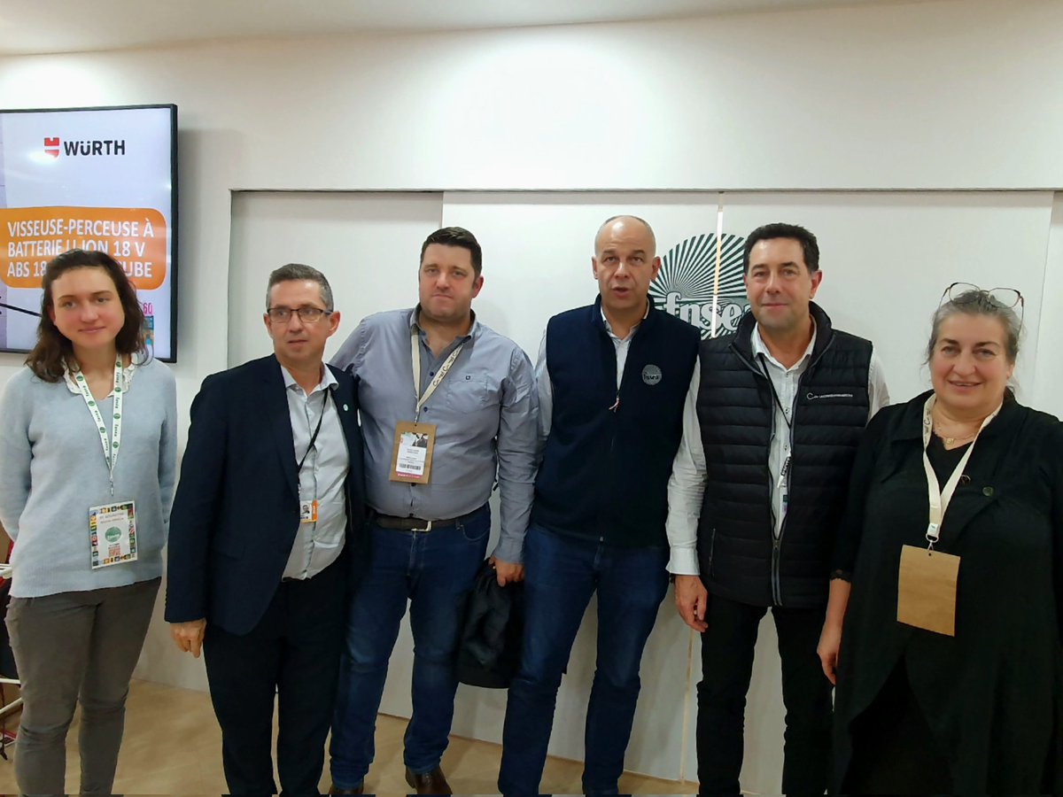 VigneronsCoop's tweet image. 🍇🍷🍾 Échanges avec la @FNSEA pour parler des spécificités #coops, de l&apos;#arrachage et de la #restructuration des #entreprises.

#SIA2024LCA #PlusFortsEnCoop