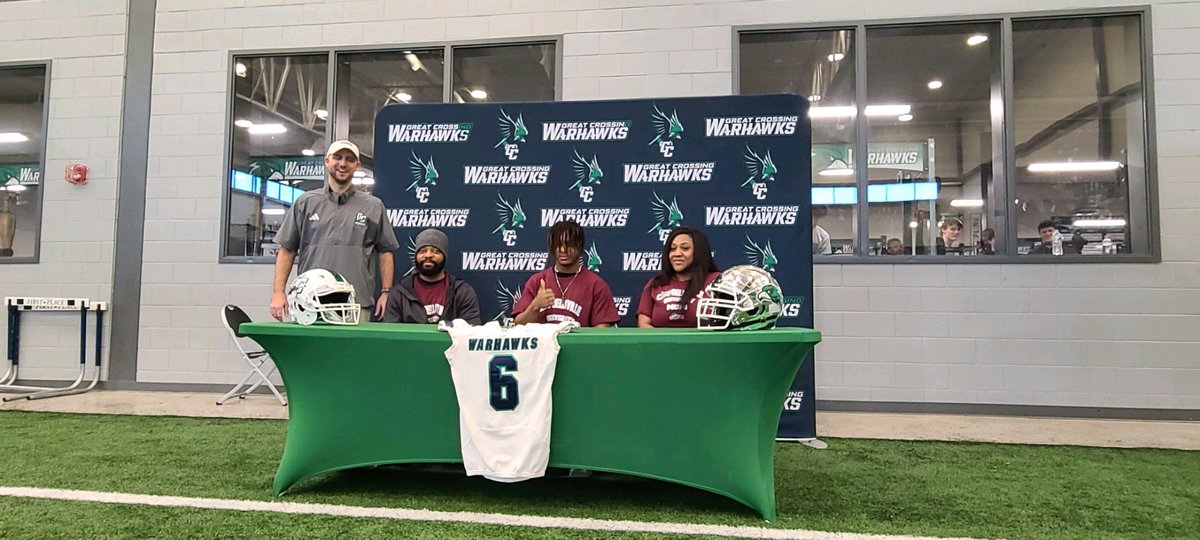 GCwarhawksfball's tweet image. Congratulations to these young men and their families on signing their letter of intents last night to further their academic and athletic careers. We know you will do Great things. 

Go Hawks. 

#eternalhawks #developed&amp;amp;recruited
#whosnext