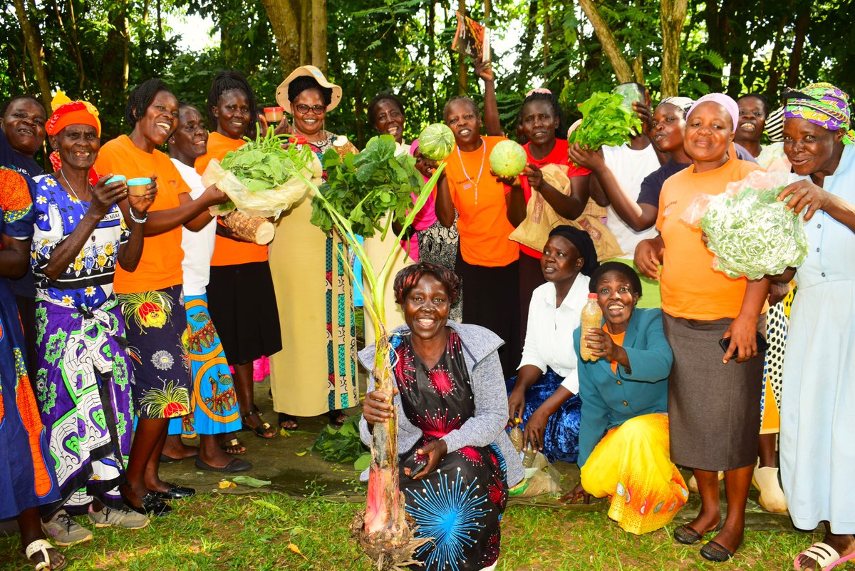 'At Rural Outreach Africa, we champion special indigenous vegetables: nutritious, medicinal, and rich in fiber – a true reflection of our heritage. For the vegetables are green and safe, so long as you can trace them to good healthy soils!' - 𝐏𝐫𝐨𝐟. 𝐑𝐮𝐭𝐡 𝐎𝐧𝐢𝐚𝐧𝐠' 𝐨