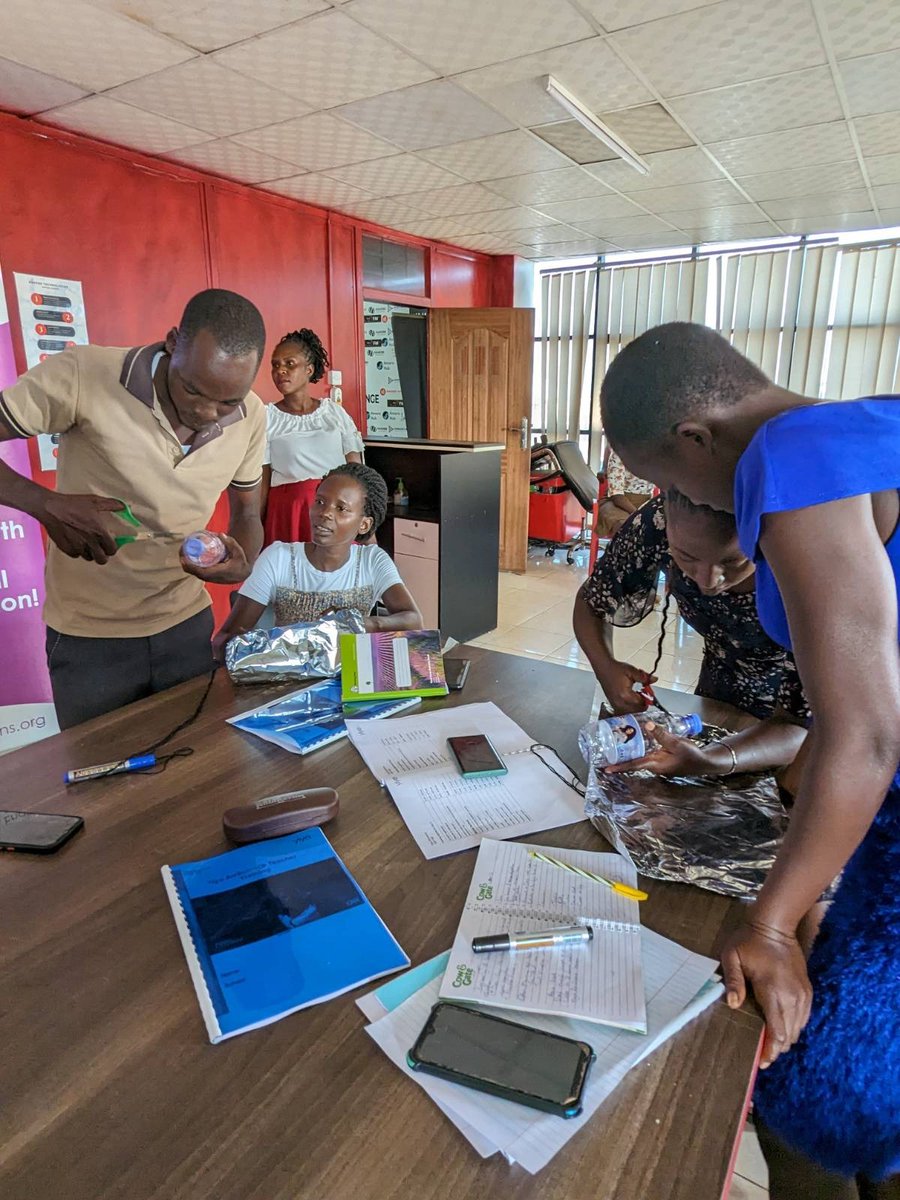 YiyaSolutions's tweet image. 1/2 On day 2 of the recent Yiya Teacher Training, teachers engaged in a team-building activity called the Communicator-Builder where one person had to build a sculpture by just listening to verbal instructions from the other person. #lastmile #teachertraining #teachingremotely