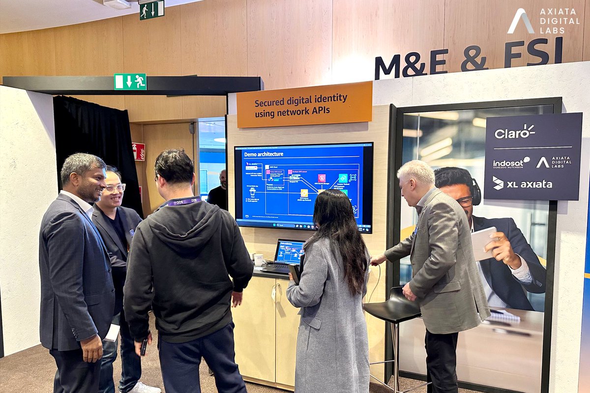 ADL_atthelab's tweet photo. ADL’s innovation was featured at the #AWS booth!

A live demo showcasing how developers can seamlessly integrate the SimSwap API that can be accessed through the #SinergiAPI Portal.

ADL's AWS-powered platform enables Indonesian developers to access APIs from multiple operators. https://t.co/d4RtjfdelG