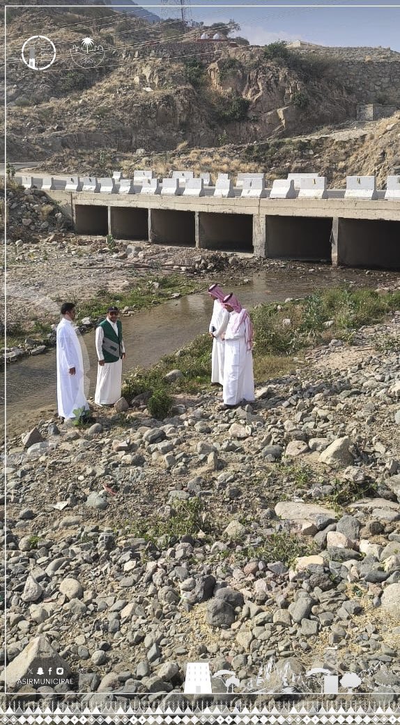 📷 | لأن عملنا تكاملي، وهدفنا هو خدمتكم.. رئيس #بلدية_الفرشة يلتقي ميدانيا بزميله مشرف خدمات فرع وزارة النقل بمحافظة سراة عبيدة،لمعاينة الاحتياج اللازم لصيانة طريق الفرشة العام ومعالجته.

#أمانة_منطقة_عسير