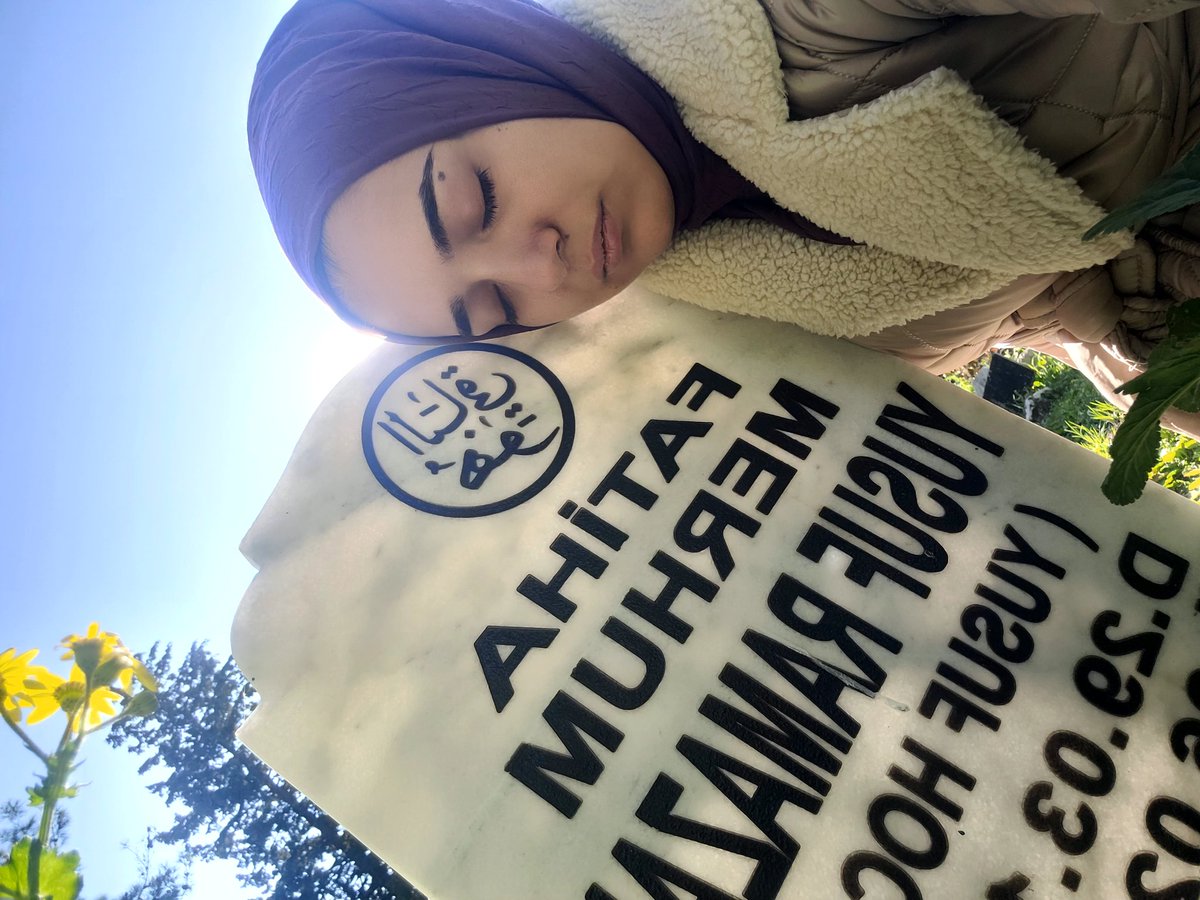 Mervermzan's tweet photo. Canim sıkıldığında çalacak bir kapım kalmadı bende mezarınıza geldim dertleşmeye 😔#6 şubat https://t.co/DeiNjKTOjE