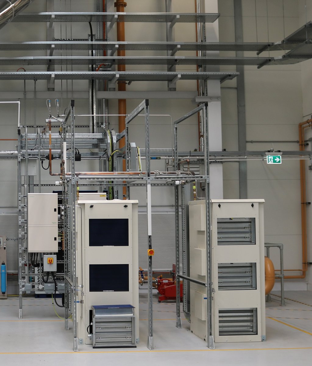 How about a bit more about some of our hydrogen equipment for #hydrogenweek? Our polymer electrolyte membrane (PEM) fuel cell is supplied with green hydrogen to produce clean energy, which we can use in testing, or send to the national grid. Read more: terc.ac.uk/equipment/hydr…