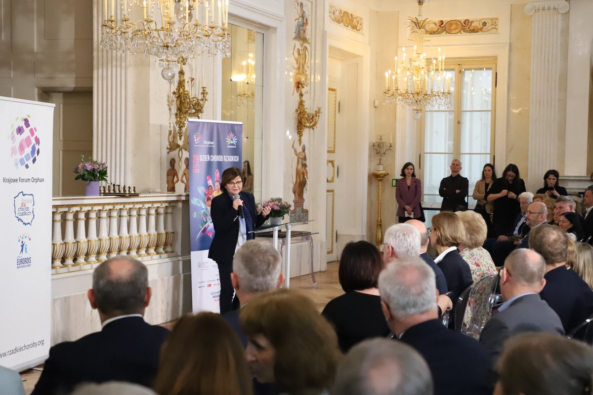 MZ_GOV_PL's tweet photo. Od 1 kwietnia kobiety w ciąży 🤰, które chorują na rdzeniowy zanik mięśni, będą mogły się leczyć! Wszystkie przyszłe mamy z #SMA otrzymają dostęp do programu lekowego 💊 i będą mogły stosować #nusinersen. To bardzo dobra wiadomość dla przyszłych rodziców. 👩‍👧‍👦
💬 Minister Izabela @Leszczyna w #ŚwiatowyDzieńChoróbRzadkich