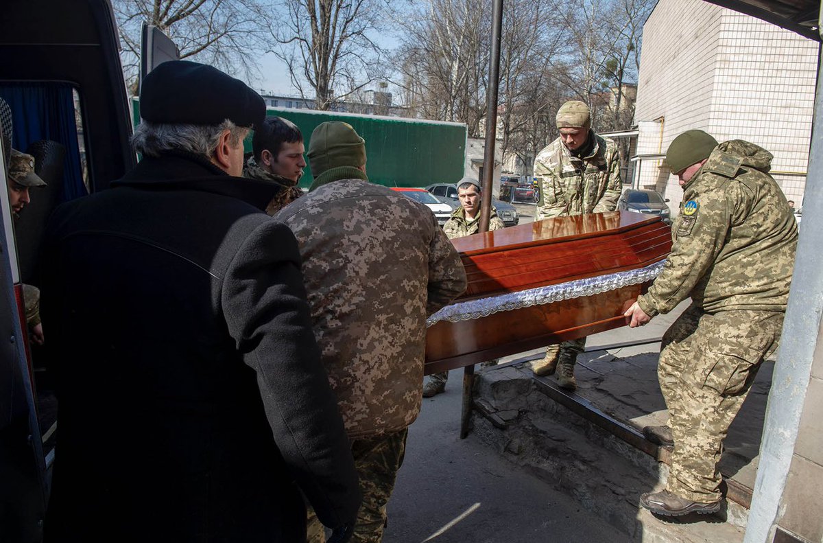 10 y/a, Russian agents infiltrated and illegally annexed Crimea. Patterns continue on a horrifying level, yet many have accepted the war as a new normal. Would it be normal in your back yard? This doesn’t stop in Ukraine. militaryfamilybooks.com/collections/fe…