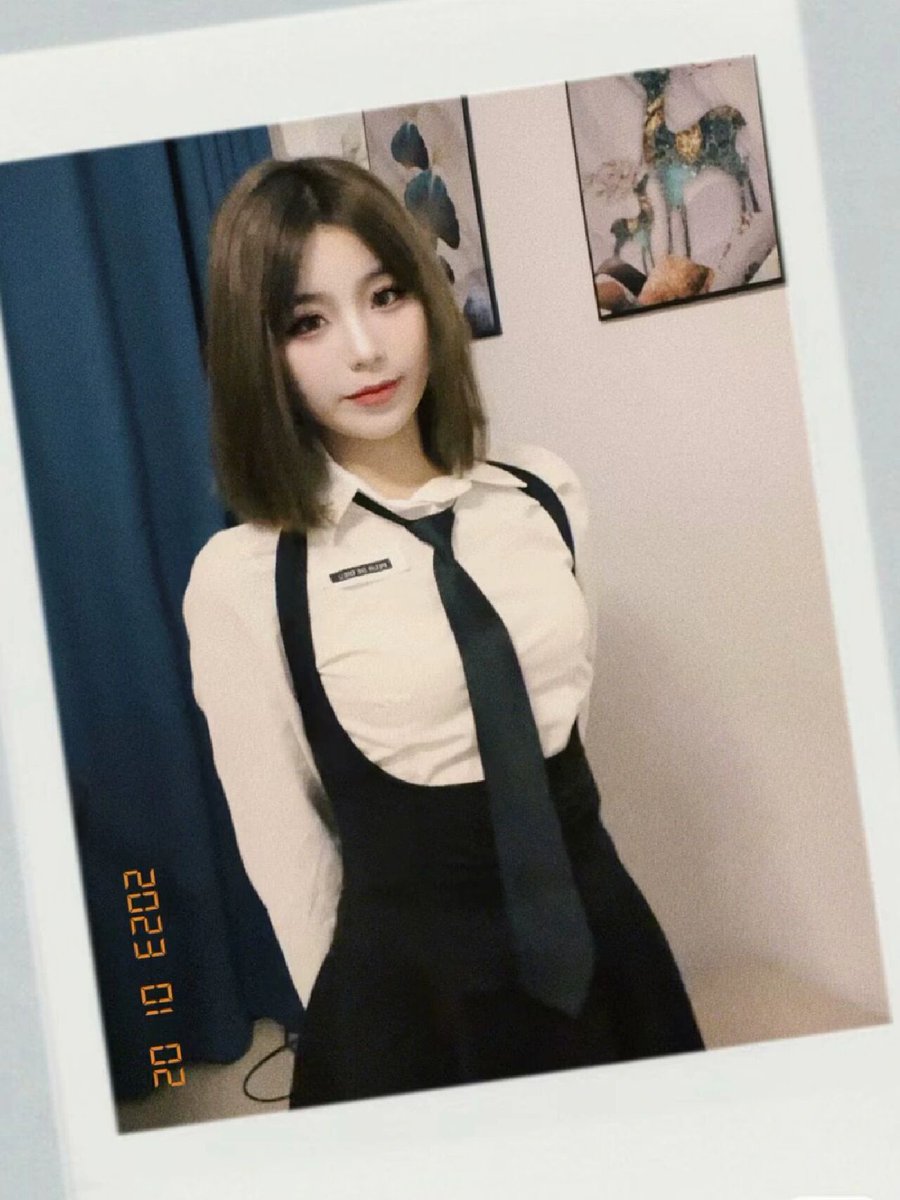 amyaileemy's tweet photo. 昆明的小哥哥们，请接受我这迟来的祝福吧。
祝大家新年快乐，新的一年里jj增长2cm！
已经回昆明了，有要约的可以联系。 #昆明 https://t.co/PFerRmrozB