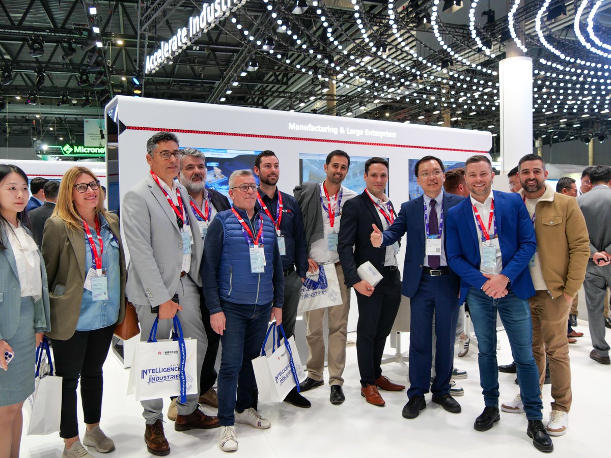 🚀L'équipe de VOXORA était présente au Mobile World Congress pour organiser une visite exclusive de l’immense espace Huawei à destination d’élus et acteurs économiques d’Occitanie. 

Encore merci aux équipes de Huawei Cloud pour cette belle collaboration !

#MWC2024 #HuaweiCloud