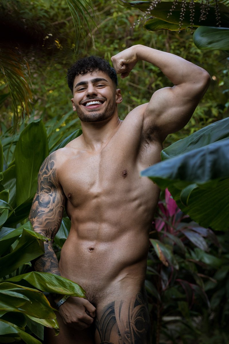 Naradmore's tweet photo. Retweet if I should take off my hand and reveal it all 🍆😜 https://t.co/IPcSTxRQnR