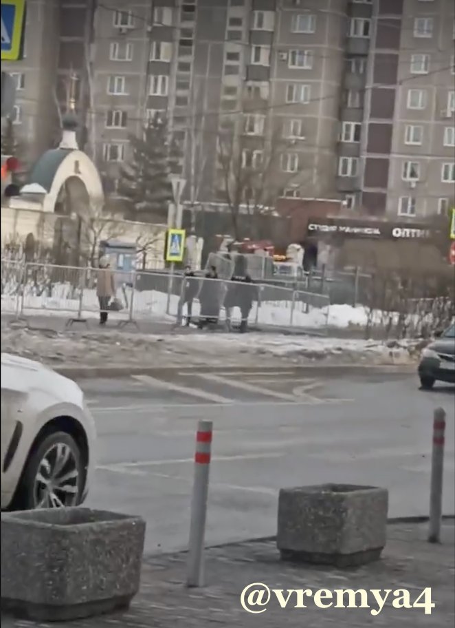 #Навальный #отпевание Вокруг храма в честь иконы Божией Матери "Утоли моя печали" полиция выставила ограждение. Только что знакомые прислали фото.