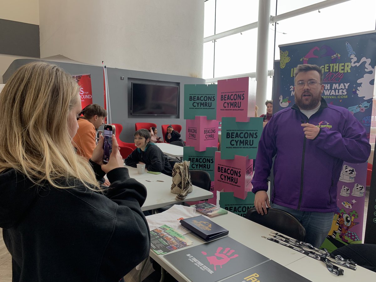 Here @UniSouthWales, MA Visual Journalism students (@Mavj_Usw) are working throughout the day to get content ahead of the festival this Saturday.