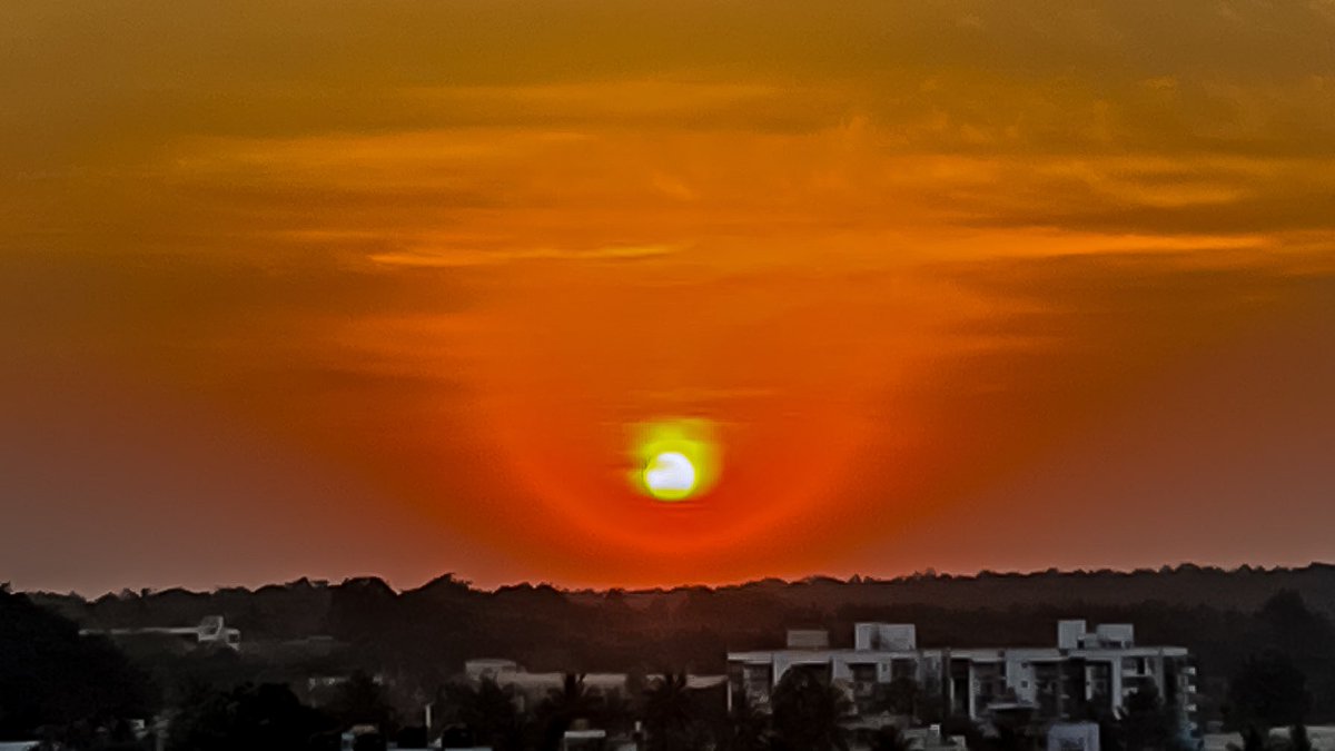 Suset Ring!! 
#sunsetclub #sunsetphotography #sunsets #LeapDay #NatureBeauty #StormHour #ThePhotoMode #evening