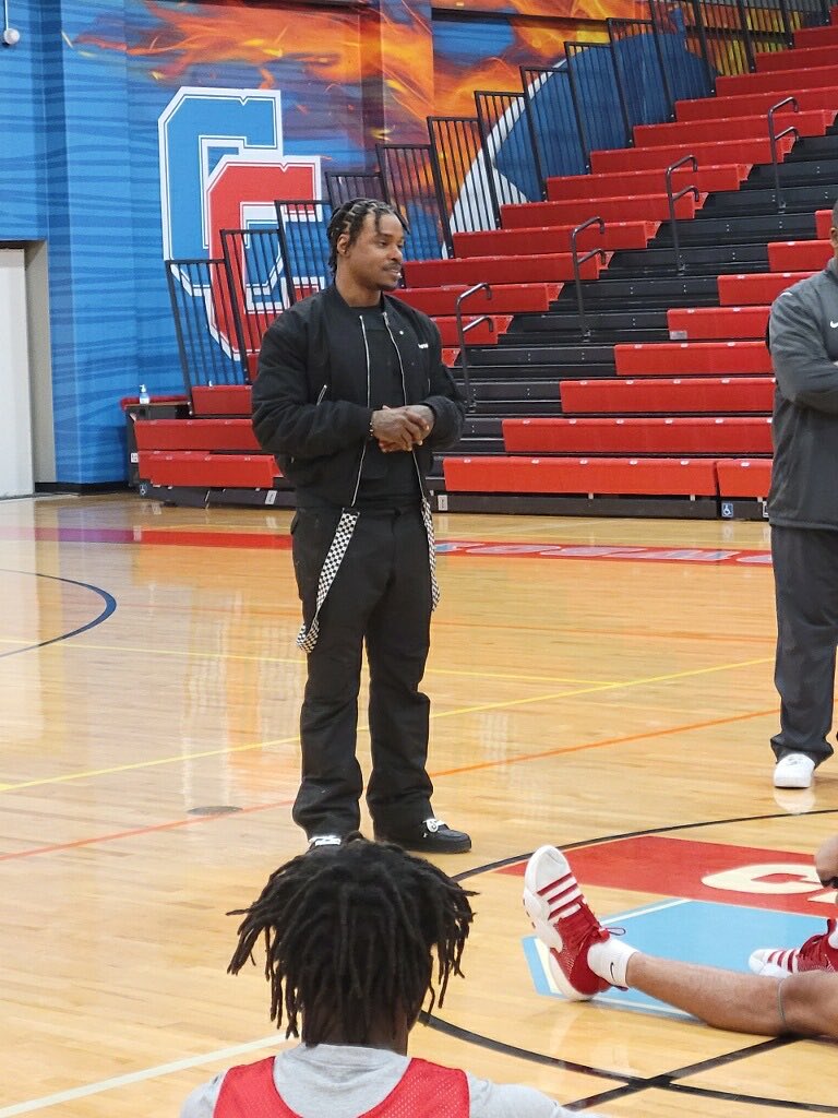 Shout out to Earl Spence the Champ for coming out and giving our team a very special message, thank you Champ for pouring into our young men .#CCHOOPSTHEBROTHERHOOD