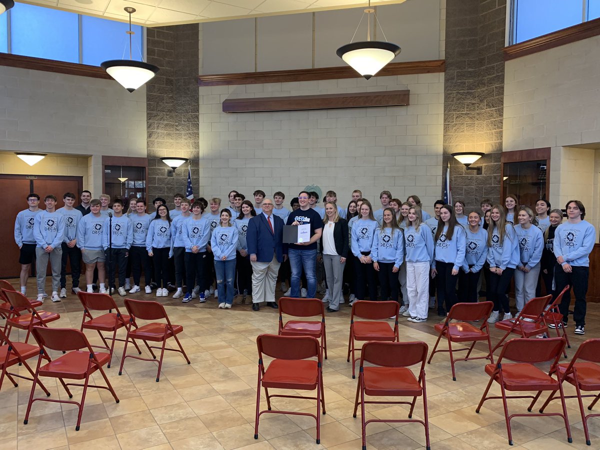TedHaselman's tweet photo. Congrats to Cara Maxey, DECA teacher at BGHS, for earning the State Auditor’s Compass Award.  Another example of excellence at BGCS.  Thank you, Mrs. Maxey!  #BobcatProud https://t.co/PHQ3G6oaC9