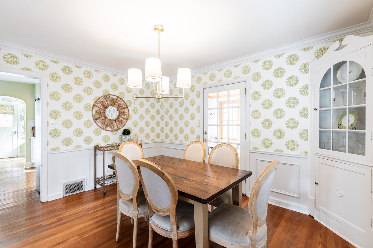 DorgerDiff's tweet image. 🏡LOVELY LIVING IN A LIVELY LOCATION!

This charming home boast approximately 2,300 sqft of beautifully finished living space right next to Mt. Lookout Square! 

For more details visit: dorgerdifference.com/listings
#realestate #homesweethome  #cincinnatirealestate #cincyrealestate