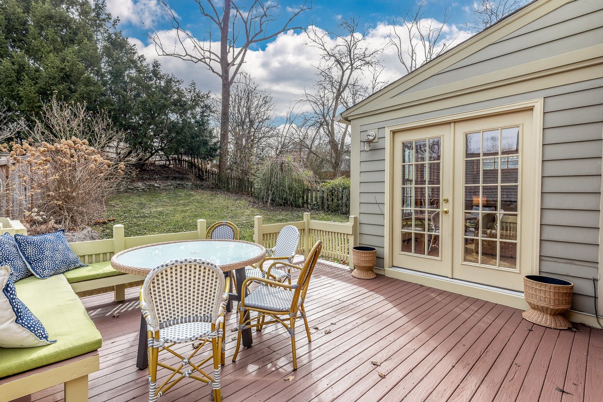 DorgerDiff's tweet image. 🏡LOVELY LIVING IN A LIVELY LOCATION!

This charming home boast approximately 2,300 sqft of beautifully finished living space right next to Mt. Lookout Square! 

For more details visit: dorgerdifference.com/listings
#realestate #homesweethome  #cincinnatirealestate #cincyrealestate