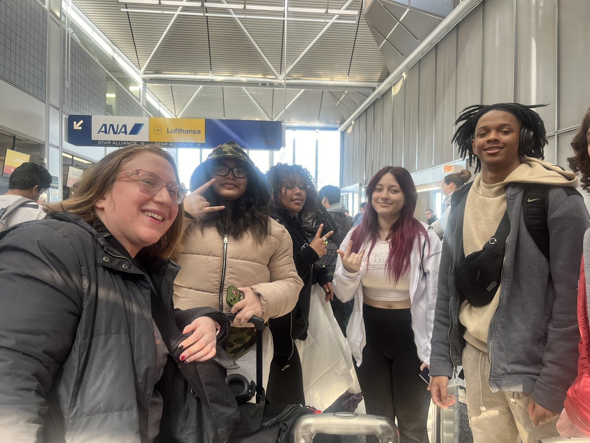 Guten Morgan! @LakeViewHS scholars are heading to Germany today for a cultural exchange with a high school in Hamburg! #proudteacher #internationaltravel @FOLVHS