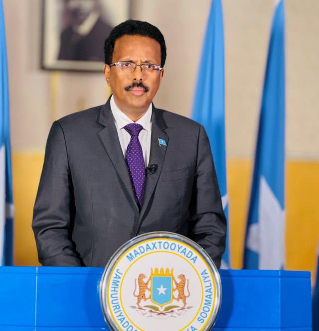 abdigaxnuug's tweet photo. The former 9th president of somalia Mohamed abdullahi farmajo on his way back to home after 18 months , farmajo is a   philanthropist figure who have most supporters  in somalia , he only politician that somali citizens believes protects somalia from foreign intervention.welcome https://t.co/09Mgk1tLNt