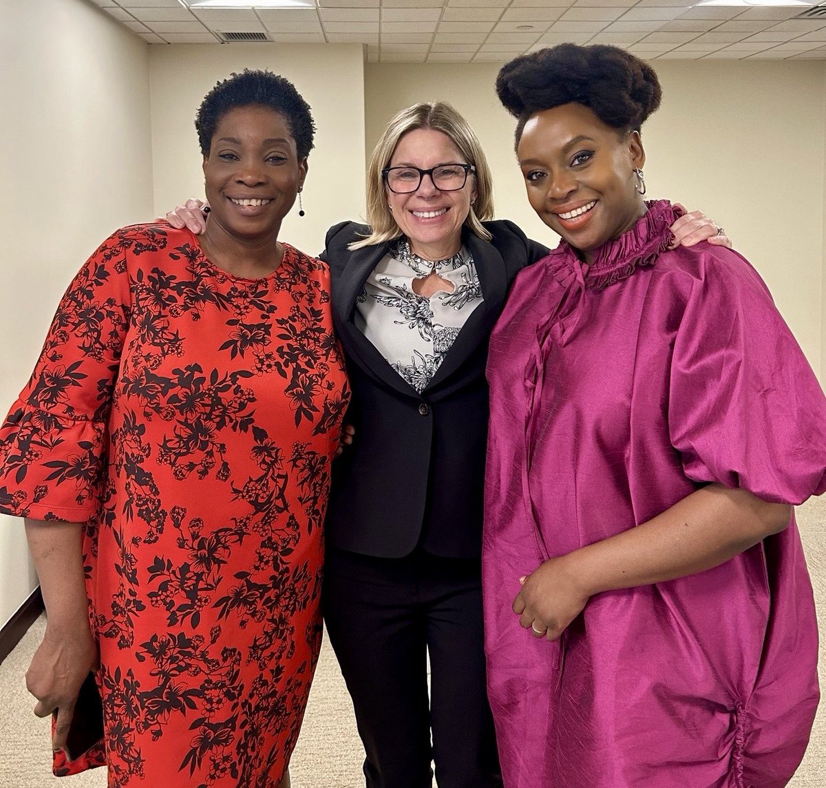 bjerde_anna's tweet image. She’s the reason we are all feminists! 

Thank you @ChimamandaReal for being an inspiration for the world.

#FragilityForum