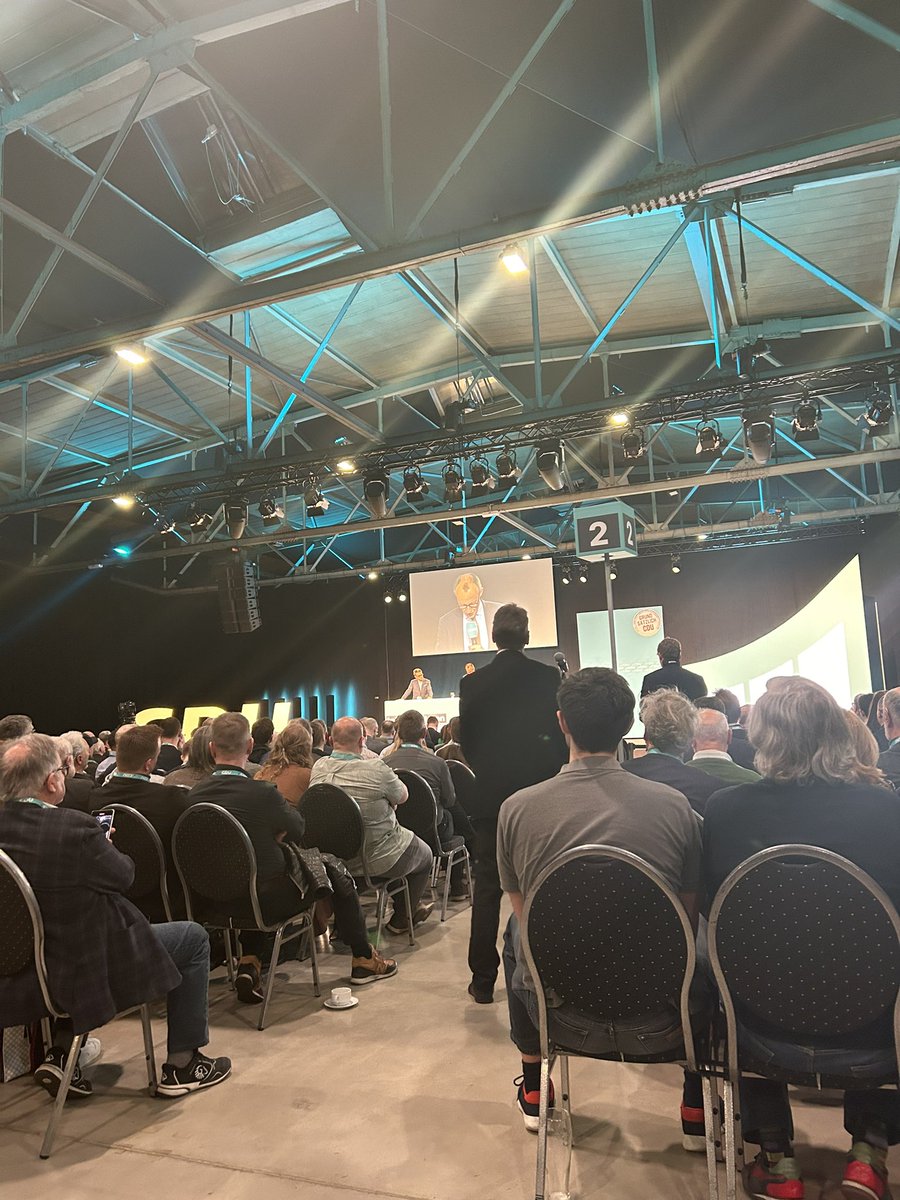 „Warum gibt es keine Brandmauer zu den Grünen?“ Frage an CDU-Chef Merz bei der Regionalkonferenz in Chemnitz.