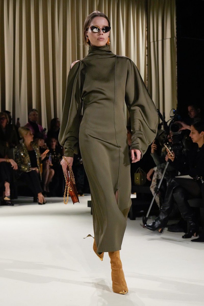 dnstylee's tweet photo. Schiaparelli Fall 2024 by Daniel Roseberry https://t.co/9exgWUegDV