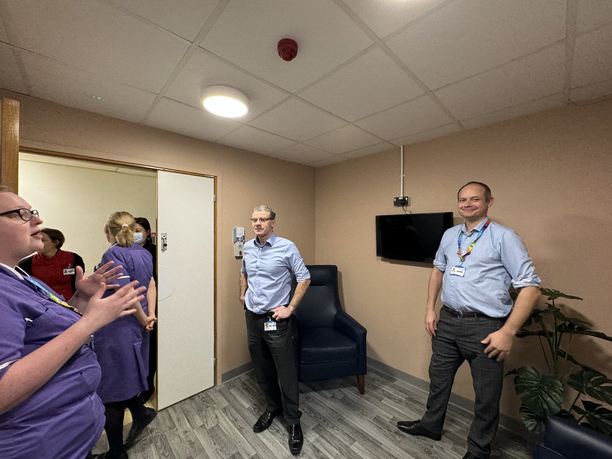 Today a visit to D9 @UHSFT & newly refurbished room for patients. Thanks @PLANETSCHARITY this is so valuable 🙏🙏 The staff here doing extraordinary job managing complex liver and GI patients often with significant mental health challenges 🙏🙏 @Stevey_1979 @DavidFrenchUHS