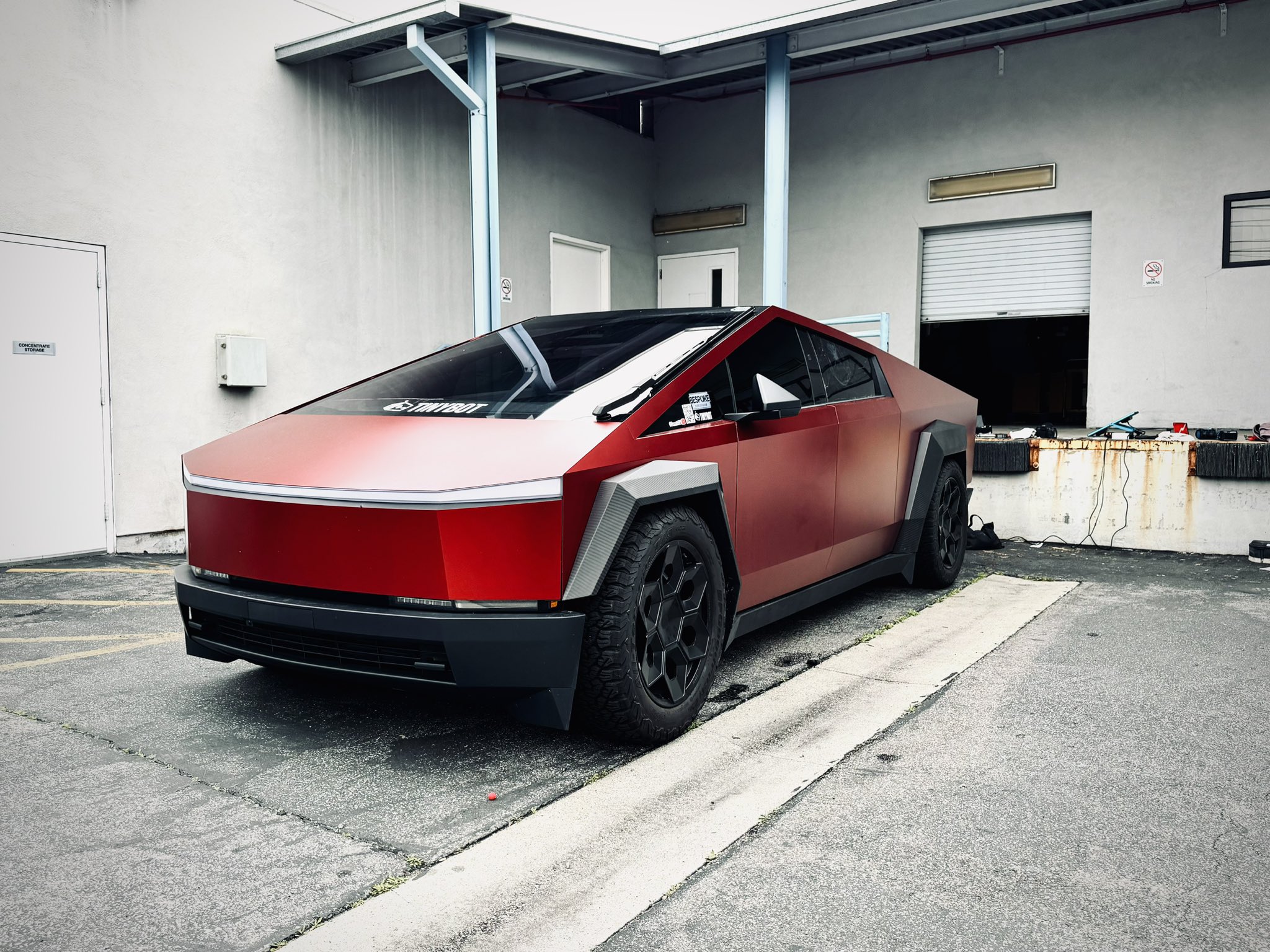 DennisCW | wen ms refresh on X: "📐 FIRST “SLAMMED” CYBERTRUCK Lowered** 🙃 w/ @N2itiveDesigns Lowering Links ⬇️ Full Video ⬇️ https://t.co/MIlJXSb0ir" / X