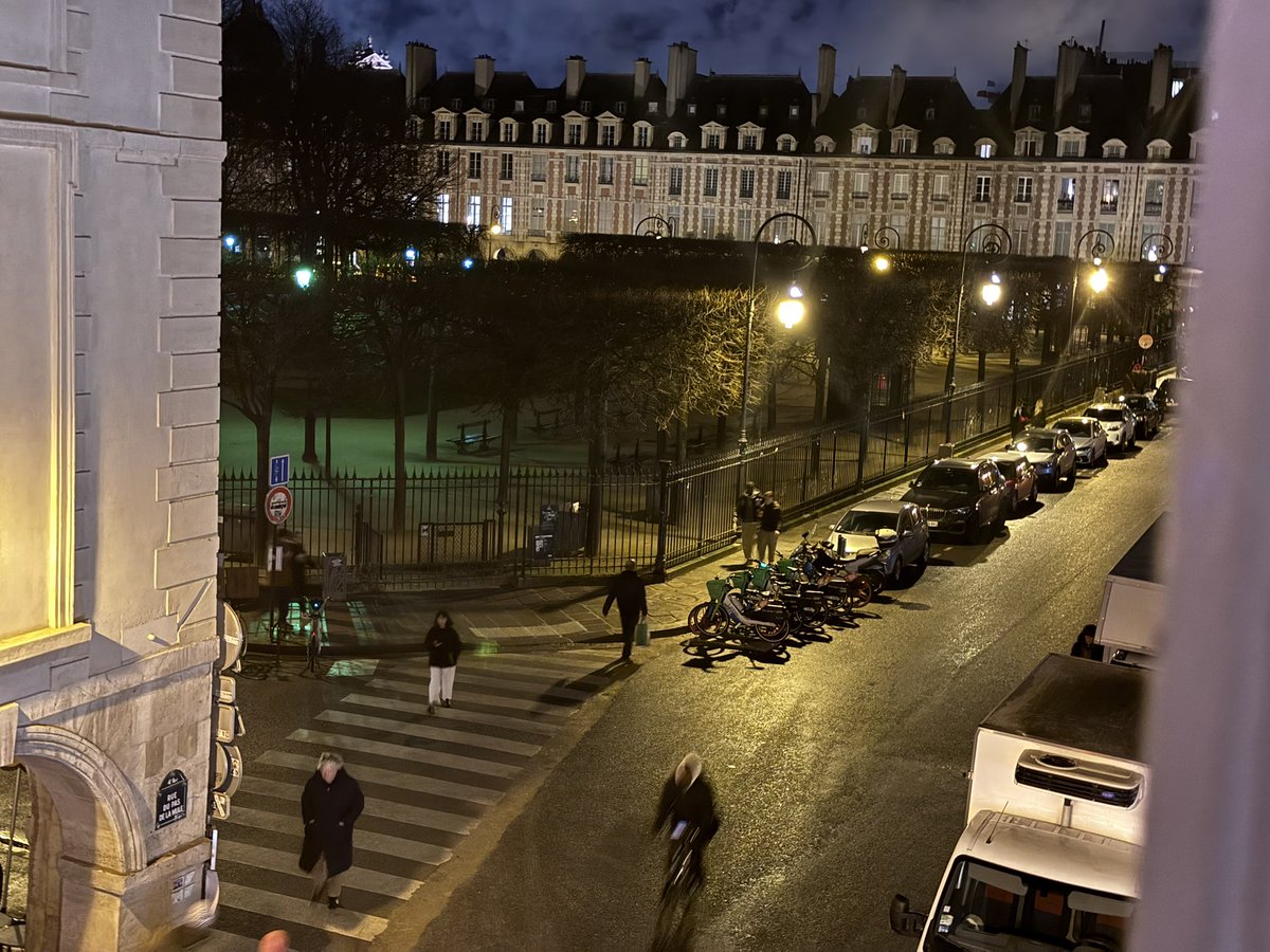 so.... thisnis where I live

#placedesvoges #paris #parisbynight #LivingMyBestLife