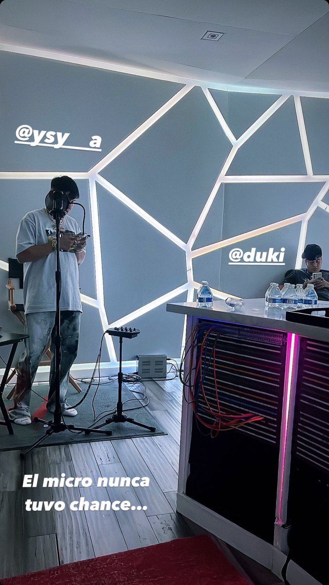 YSYANews's tweet photo. YSY y Duki juntos en el estudio por Miami 🔥 https://t.co/6P5ef5Ufij