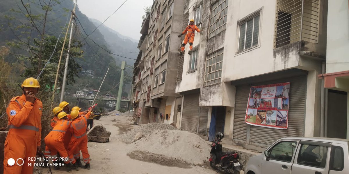 District Level Mock Exercise in Sikkim. ▪️Readiness to response during Earthquake disaster. ▪️2 BN NDRF conducted a Mock Exercise at Manjhigaon Jorethang in Mangan district in co-ordination with Civil Administration & other stakeholders. @NDRFHQ @AtulKarwal @ndmaindia