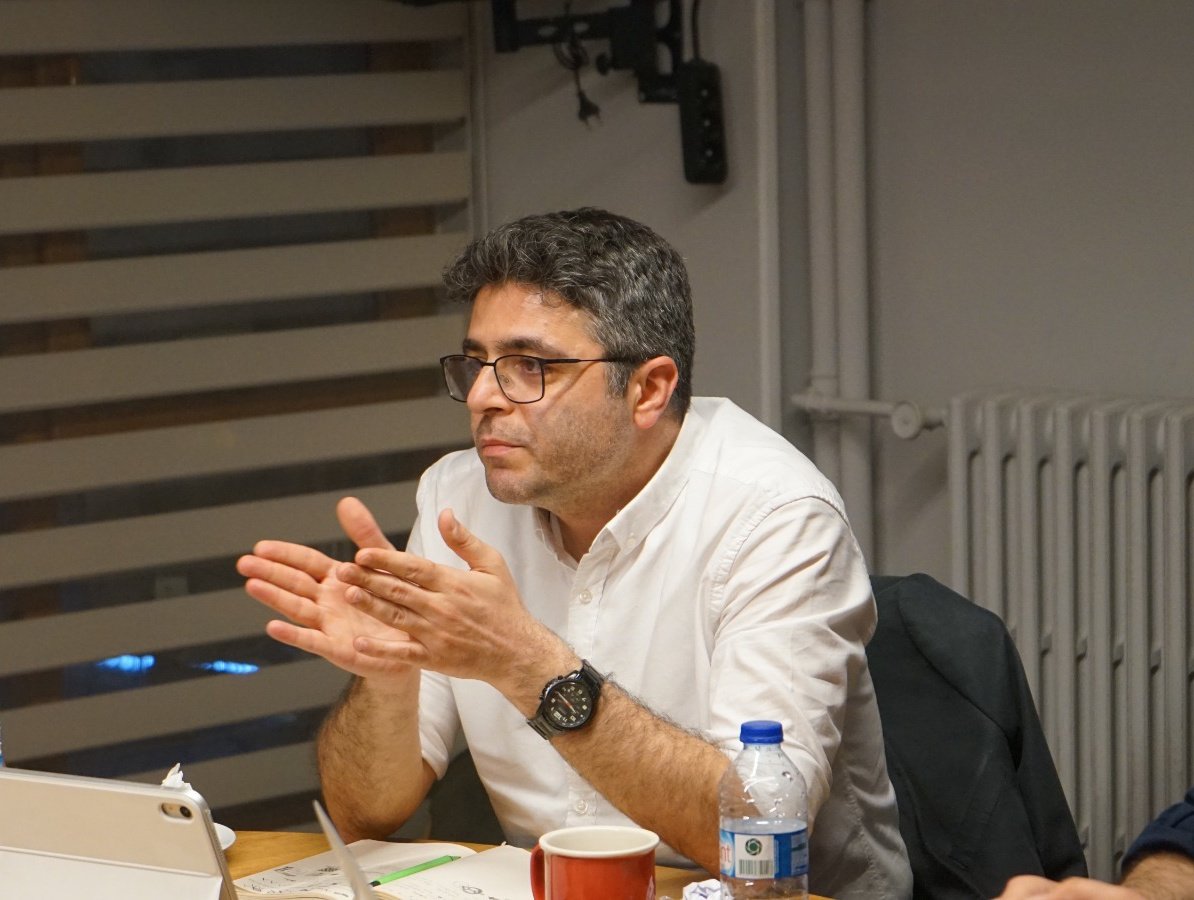 Kadıköy için dolu dolu bir gün geçirdik. 
Sahrayıcedit Mahallesi Muhtarımız Seval Özkan'ı ziyaret ettik. Mahalle meclisini nasıl hayata geçirdiğini dinledik. 
Erenköy semt pazarında Kadıköylü yurttaşlarımızla dertleştik. 
Bilişim emekçileri ve uzmanlarıyla, özgür yazılım alanında