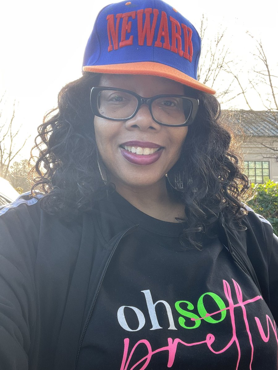 It’s throwback day for BSU spirit week. Nothing like a SnapBack hat. It’s going to be a long day with work & doing the Crown Act program tonight. Smiling to start off the day because I’m glad to see another day! Take no day for granted! #JerseyGirl #PrettyGirlsWear20Pearls 🩷💚