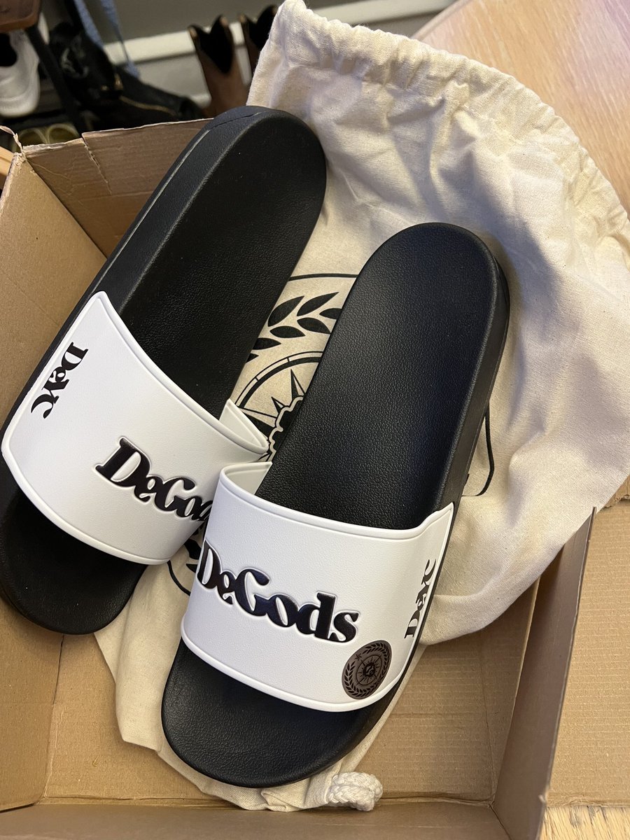 Shoutout to the legend <a href="/LAX_OG/">Captain LaX+</a> for the absolute fire <a href="/DeYachtClubNFT/">DeYachtClub</a> slides 🙏🏼