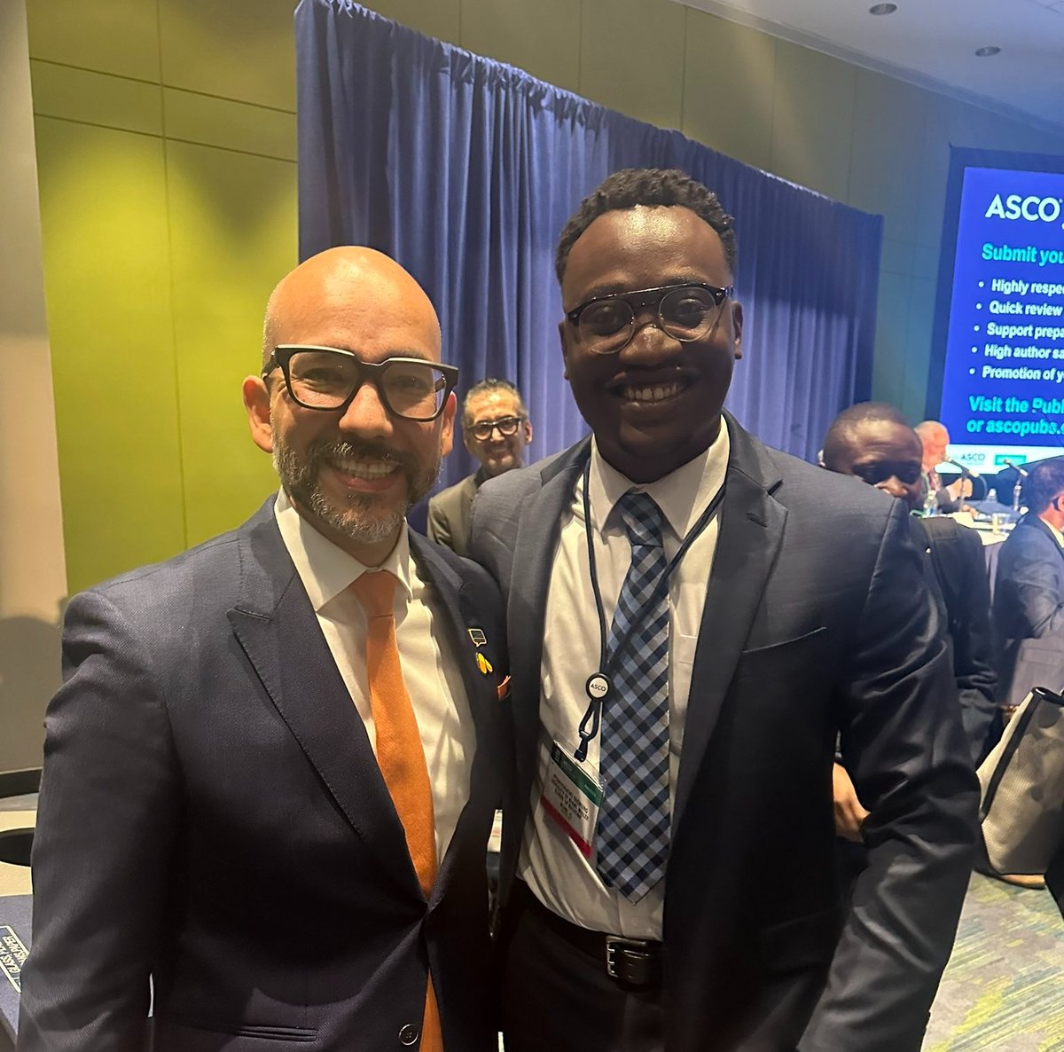 SylvesterCancer's tweet image. .@IOgobuiro, #RadiationOncology resident, highlights the importance of role models in the SURF program&apos;s success. As an aspiring #physician-scientist, he mentors future #MedicalSchool applicants, emphasizing representation. 🙌 More on his journey: loom.ly/F3Ez9Lw