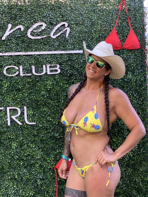 Thirsty Thirsdayyyyy   Club Moorea at Mandalay Bay   Topless 21+, and I had some fun!!  Next time, who&rsquo;s