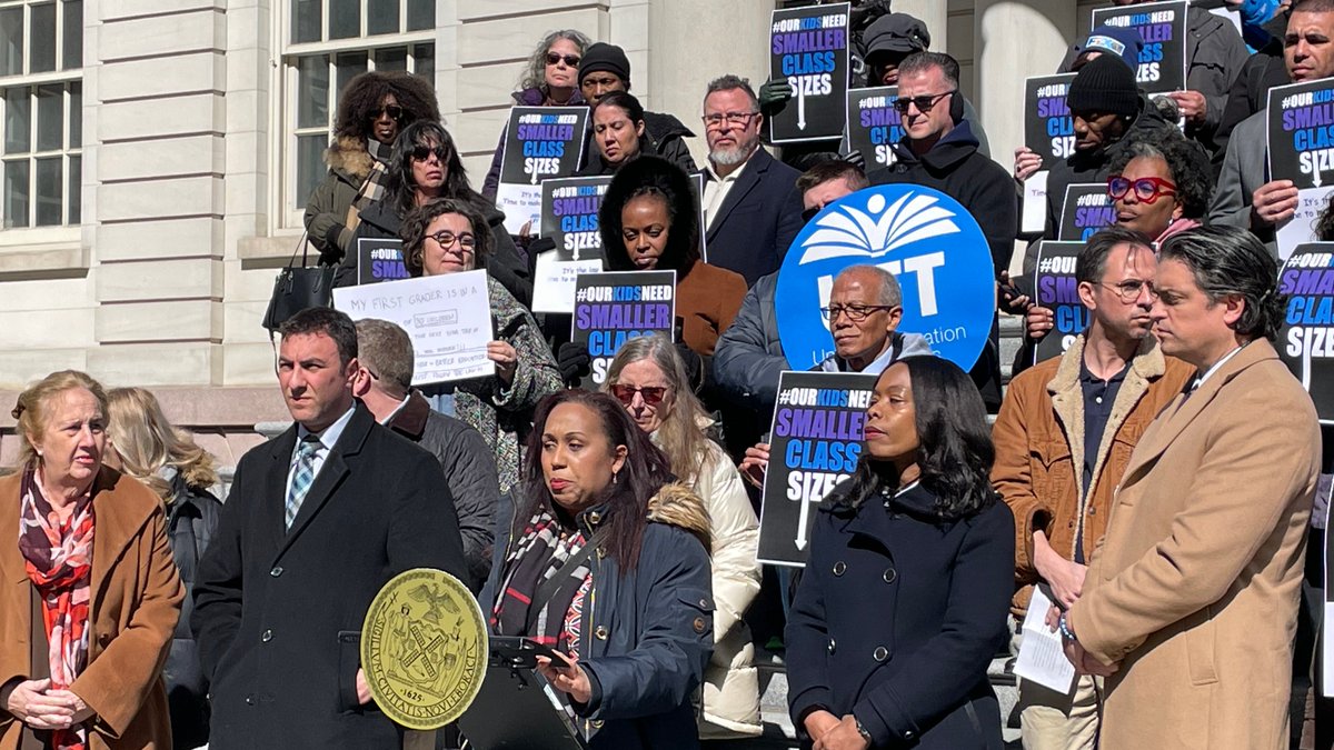 nycpa's tweet photo. We need to put our money where our laws are, because #ClassSizeMatters.
Thanks to years of advocacy, NYS passed a law to reduce class size and improve educational outcomes.
The law has been enacted, but the city hasn't put the money into ensuring we can comply moving forward. https://t.co/sRfxD100Hc