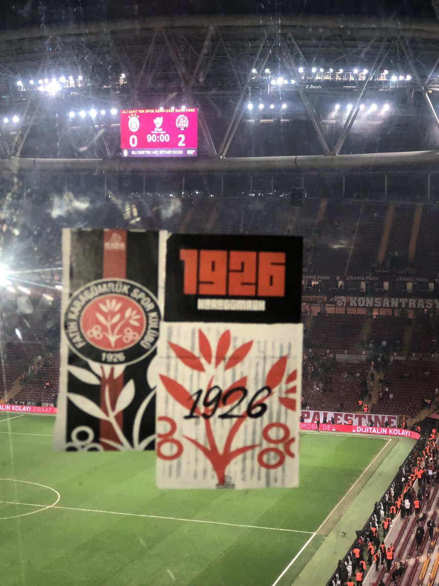 Ömrümü uğrunda harcarcasına🖤❤️