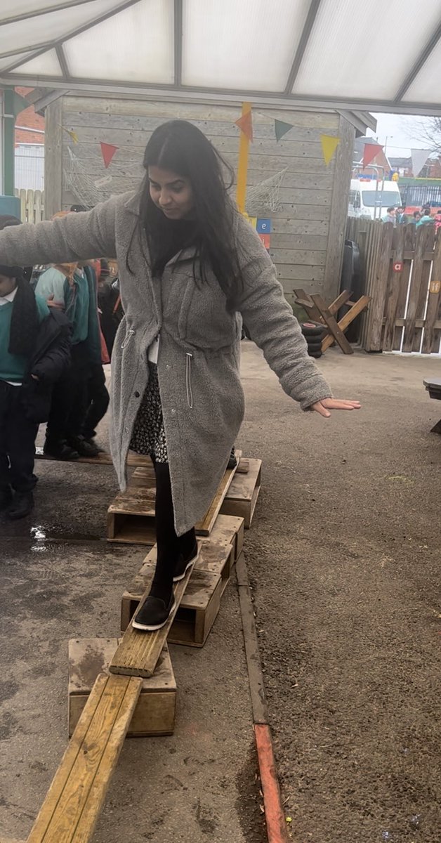 Mrs Bains and Vinnie worked so hard together to make the best obstacle course for everyone to enjoy! @MrsBains3 @arktindal #TeamTindal #eyfs #eyshare #outdoorfun