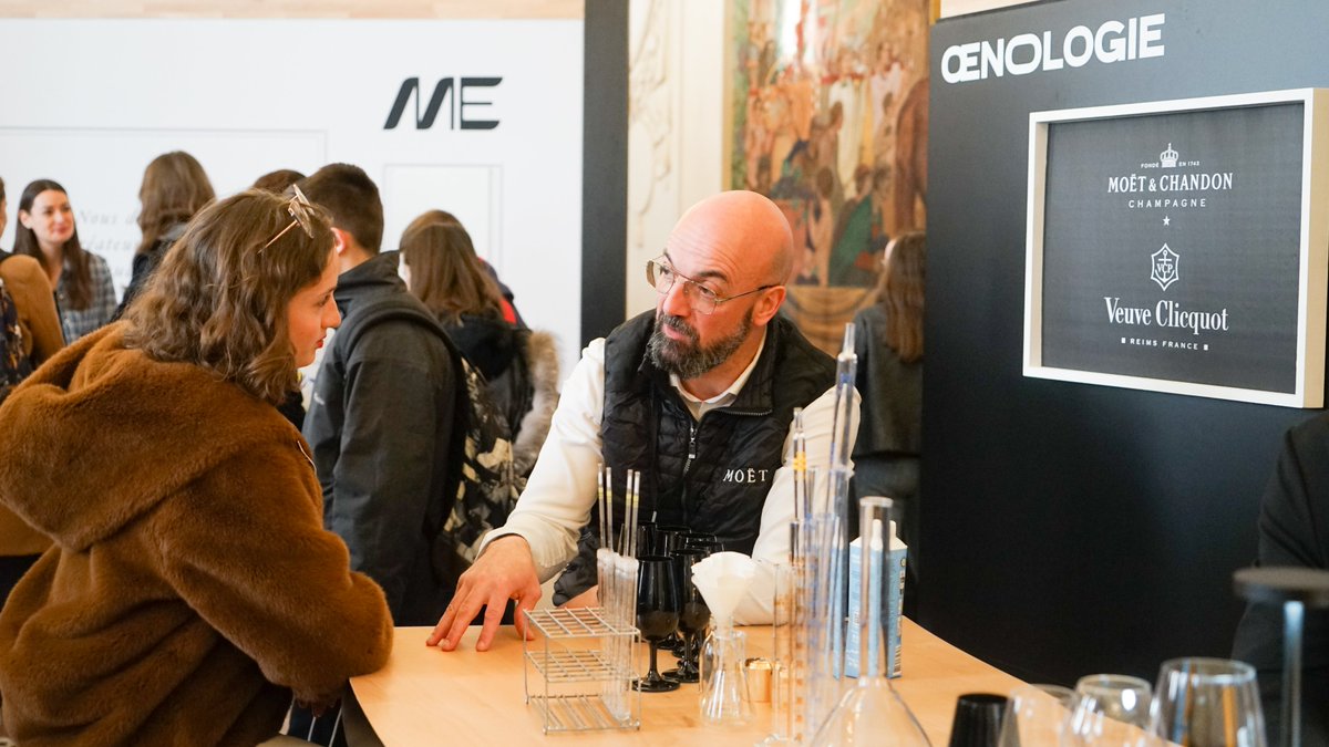 VilledeReims's tweet photo. L’évènement #YouAndME du groupe @LVMH dédié au recrutement autour des #MetiersdExcellence, fait étape à Reims, au Centre des congrès, le mercredi 13 mars de 11h à 17h. => Infos &amp; inscriptions https://t.co/mKO8QNyoHK #LVMHTalents https://t.co/y71sIzGL70