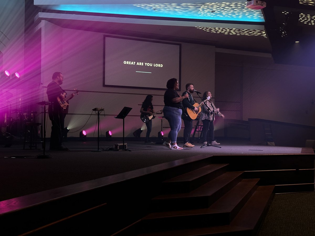 WorshipLaunch's tweet photo. Awesome time of worship to start off #worshiplaunch24 https://t.co/I1PFIgjPc1