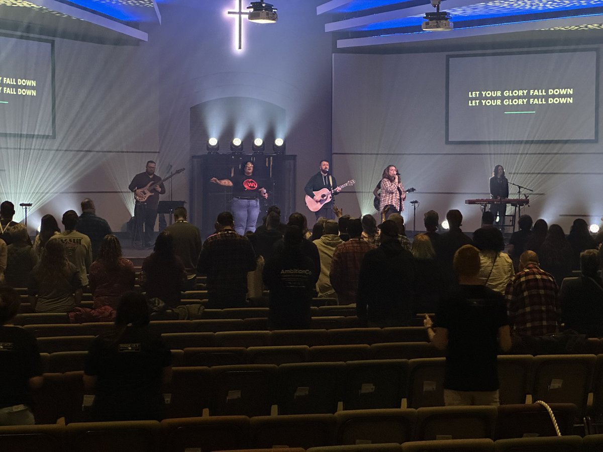WorshipLaunch's tweet photo. Awesome time of worship to start off #worshiplaunch24 https://t.co/I1PFIgjPc1