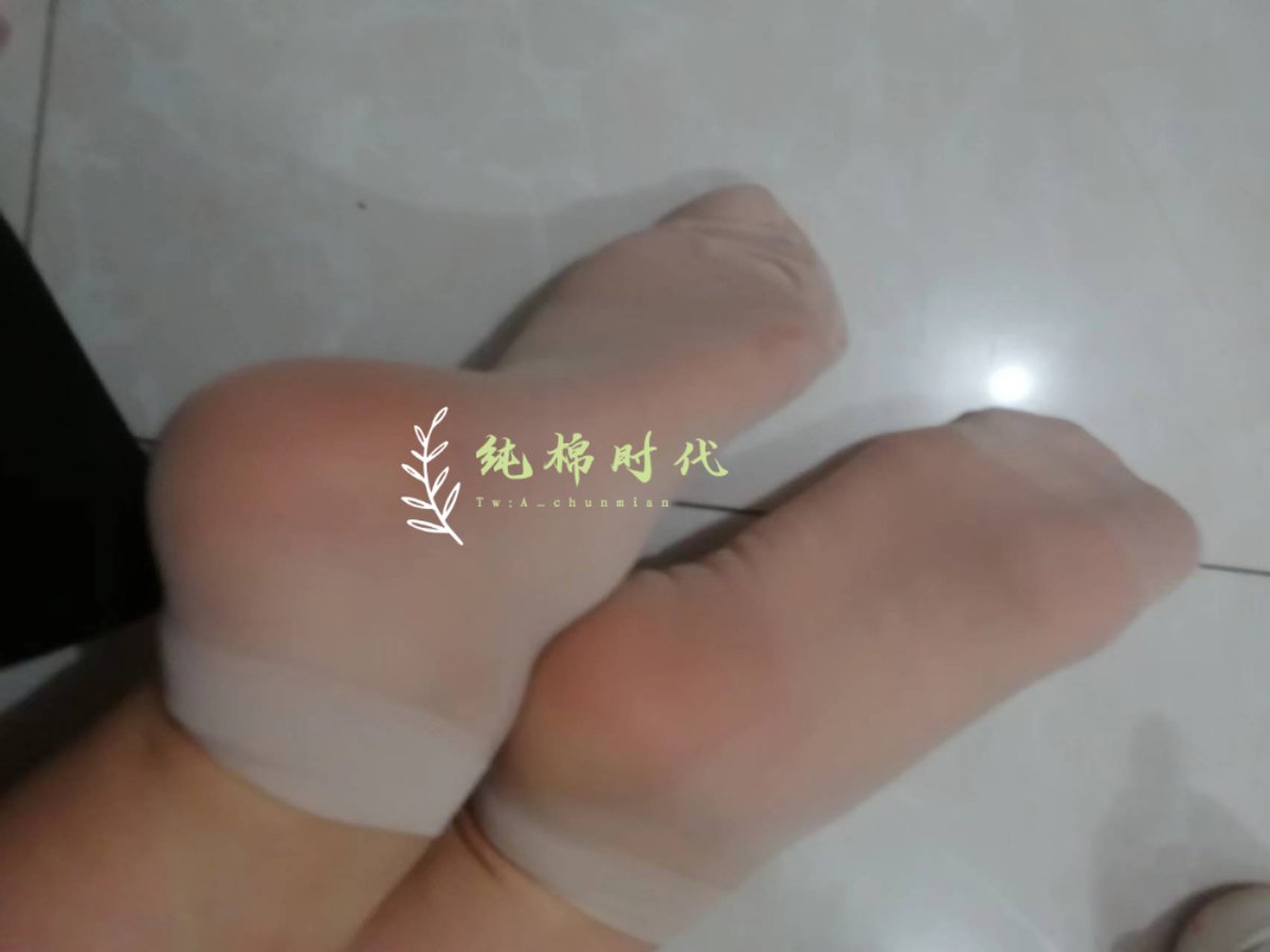 YuanWeiJiPin's tweet photo. 【纯棉时代❃臭脚-抽奖】
来不及解释了
月底抽奖 已经是不现实了
因为我是真的忘了

作为补偿
来一双臭袜子吧 
酸臭？酱臭？还是刺鼻的脚臭？ 
来开心一下吧 
转发关注点赞后截图发我在即可拥有抽奖机会
@yuanweijipin
@Achunmian
@chunmianVIP
冲冲冲 这双臭袜子值得一战 抽奖时间是3月1日晚上8点嗷 https://t.co/RMs2TGTIDu