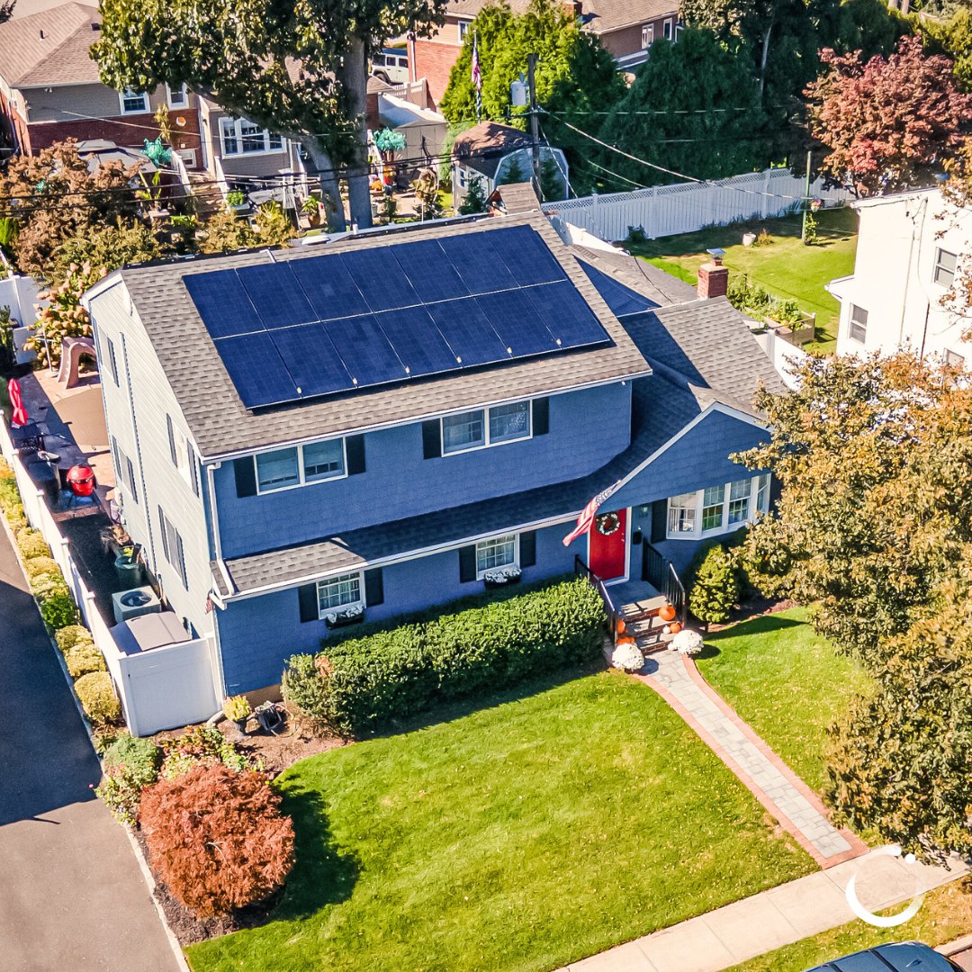 EmPowerSolar's tweet image. Power Move Thursday ⚡️
Location: Seaford, NY
System size: 12.4 kW / 31 Panels / 400 Watt Panels
Annual Electric Savings: $3,696!
.
.
.
#PowerMoveThursday #SolarSavings #SolarPanels #SolarEnergy #CleanEnergy #TeslaPowerwall #SunPower #LongIsland #PSEGLI #EmPowerSolar #Seaford