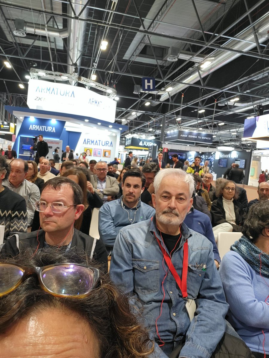 TECNIFUEGOAESPI's tweet photo. #Sicur #ForoSicur 
'Sostenibilidad e incendio en edificios en altura y fachadas', presenta Isolina Martínez,  presidenta de Apici.  Interviene Albert Grau, director protección pasiva contra incendios #TECNIFUEGO 
La triste actualidad pone de relieve la necesidad de prevención https://t.co/anVvaYNqpx