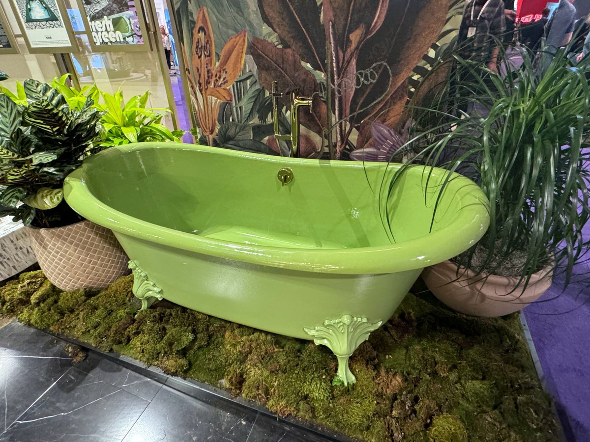 phcppros's tweet image. Loved the colorful clawfoot tubs and sinks we saw from @Kohler during #KBIS2024!