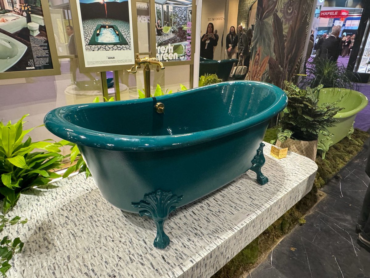 phcppros's tweet image. Loved the colorful clawfoot tubs and sinks we saw from @Kohler during #KBIS2024!