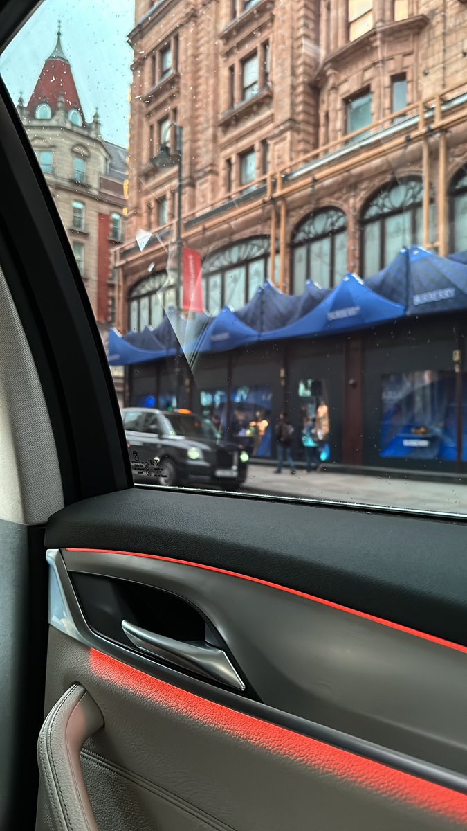 shoodotb's tweet photo. There is no place like London 💗 https://t.co/8K6iRiPabS